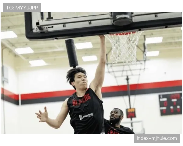 NBA半场对决：杨瀚森表现受限，开拓者暂时领先爵士六分